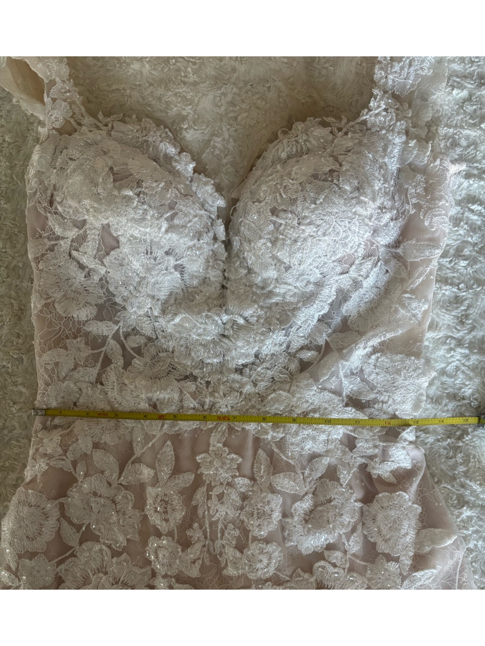 Essence of Australia Wedding Dress - Picture 16 of 16